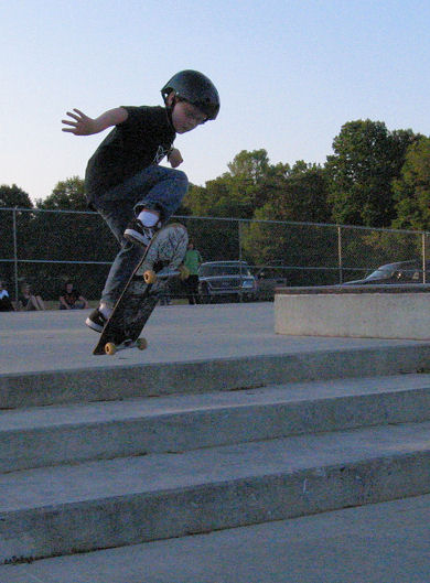 6yr old, Cole Taylor starts things off with a big ollie down the 3-set